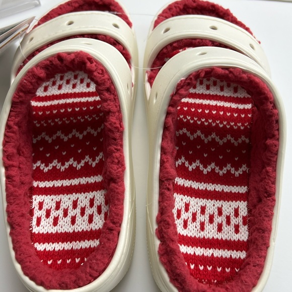 NWT Crocs Classic Cozzzy Holiday Sweater Women's Sandals with CHARMS!! SZ-W8/M6 - Picture 8 of 16